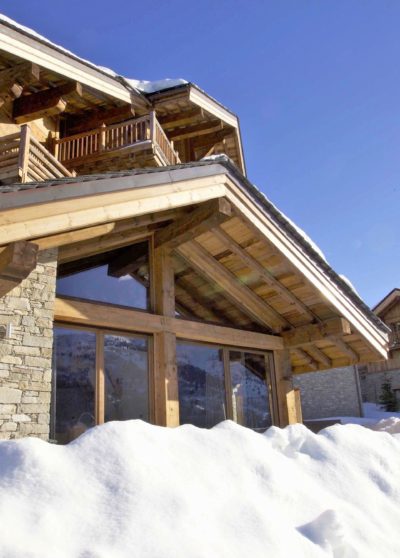 Chalet-IPG-montagne-Meribel-JMV-Resort-neige-toit-façade extérieur-bois-balcon