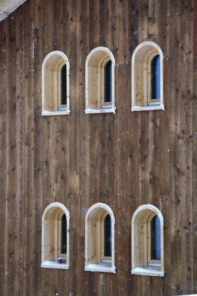 Folie-Douce-Meribel-JMV-Resort-architectes fenêtres bois
