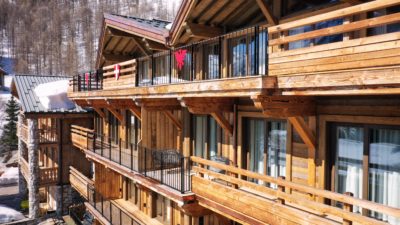Résidence - La Forêt - Val d'Isère - vue extérieur - bois - montagne - neige - JMV Resort