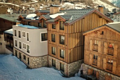 Résidence - La Forêt - Val d'Isère - vue extérieur - bois - montagne - neige - façade - JMV Resort