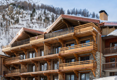 Résidence - La Forêt - Val d'Isère - vue extérieur - bois - montagne - neige - façade - JMV Resort