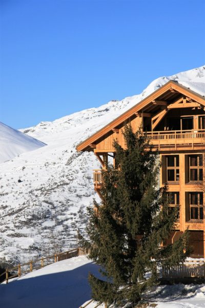 ésidence-Goleon-Val-Ecrin-Les-2-Alpes-JMV-Resort-architectes devanture bois montagne