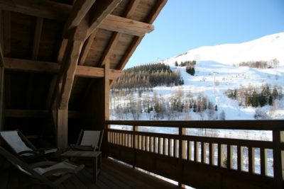 ésidence-Goleon-Val-Ecrin-montagne-Les-2-Alpes-Isère-JMV-Resort-architectes terrasse