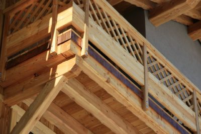 Résidence-Goleon-Val-Ecrin-Les-2-Alpes-JMV-Resort-architectes balcon bois