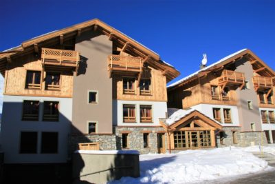 Résidence-Goleon-Val-Ecrin-Les-2-Alpes-JMV-Resort-architectes façade extérieur neige