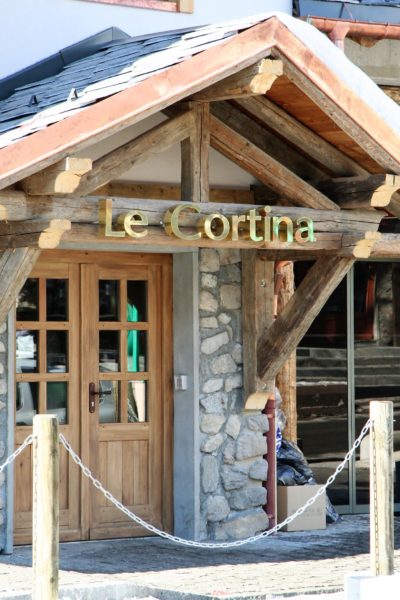 Résidence-Le-Cortina-Les-2-Alpes-Isère-JMV-Resort-architectes entrée